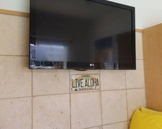 Flat screen TV with mounting bracket