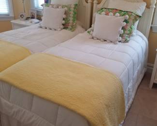 Cottage chic twin bedroom set: two twin beds; two nightstands