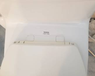 TOTO toilet