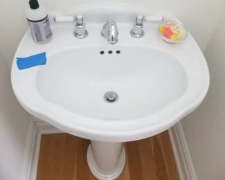 Pedestal sink