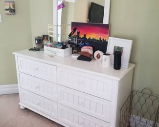 Cottage chic 6-drawer dresser with mirror