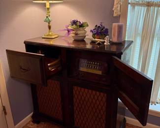 Belmont Stereo/Radio Console