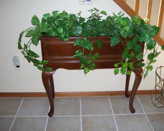 VINTAGE WOOD PLANTER