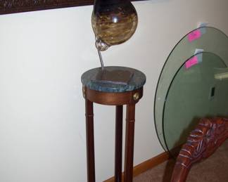 UNIGUE GLASS BAUBLE ON MARBLE TOP STAND
