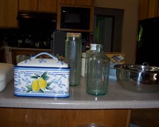 INSPIRADO STONELITE SEATTLE LEMON CERAMIC BREADBOX - ETC