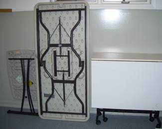 FOLDING TABLES - DROP LEAF CRAFT TABLE