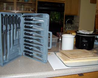 TOP CHEF KNIFE SET - CUTTING BOARDS - CROCKPOT