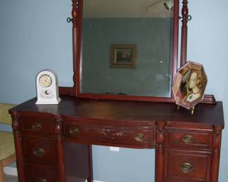 ANTIQUE MAHOGANY VANITY