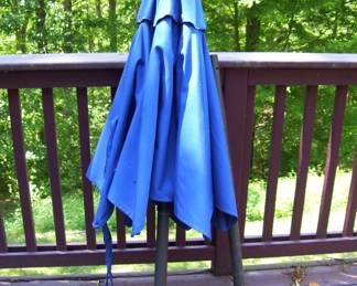 SMALLER PATIO UMBBRELLA