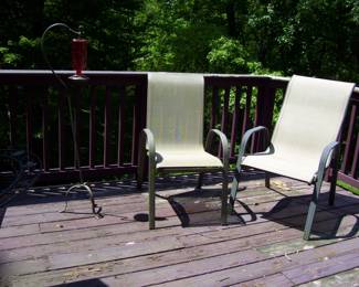 PATIO CHAIRS - BIRD FEEDER ON STAND