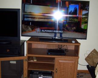 55" SAMSUNG FLATSCREEN - CABINET -SONY VHS
