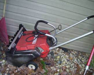 TORO SNOW THROWER