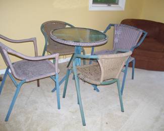 VTG PATIO BISTRO SET, NEEDS HELP
