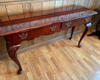Matching side table is also in pristine condition!