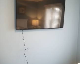 Flat screen TV with mounting bracket