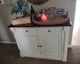 White 2-drawer cupboard