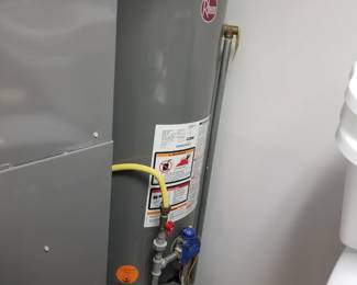 Rheem NATURAL GAS 40-gallon hot water heater mfg. October 2012
