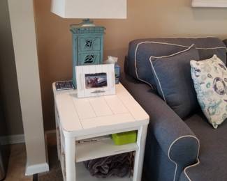 Coastal chic end table; table lamp