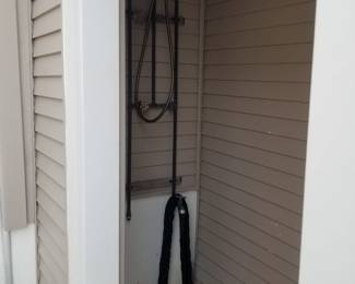 Outdoor shower hardware