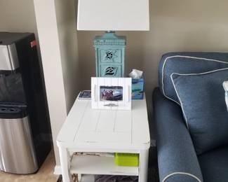 Coastal chic end table; table lamp