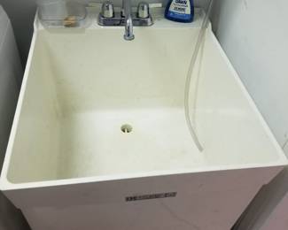 Laundry sink