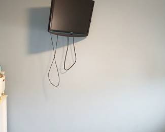 Flat screen TV with mounting bracket