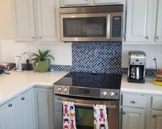 JennAir electric range & microwave oven. Microwave oven mfg. October 2011