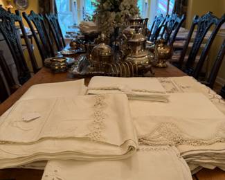 Extraordinary table linens