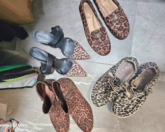 Women's shoes, size 10
