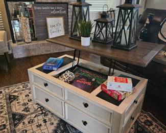 Game table with adjustable height