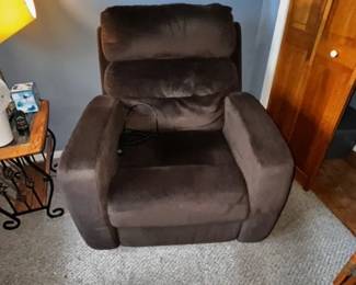 Electric Recliner with standing assist.