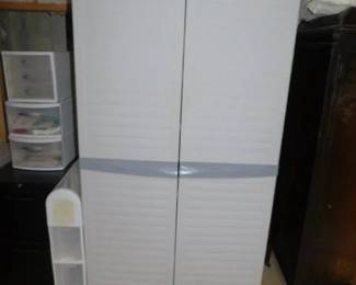 RUBBERMAID CABINET