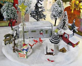 Carole Towne Christmas Holiday Camper Lighted Musical Village Scene W/Box