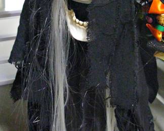 Halloween Animated Spooky Skeleton Head