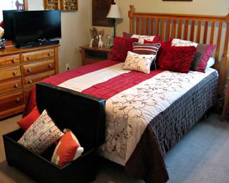 Oak Queen Bed / Beauty Rest Pillow Top Mattress