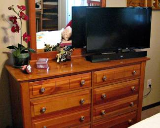 Matching Smaller Size Oak 8 Drawer Dresser Chest with Mirror