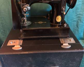 Singer Featherweight Sewing Machine