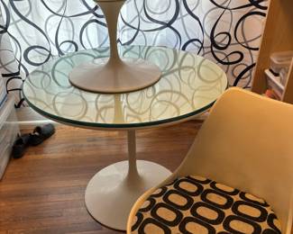 3 Piece Tulip Dining Set with White/Black Geometric Design Cushions