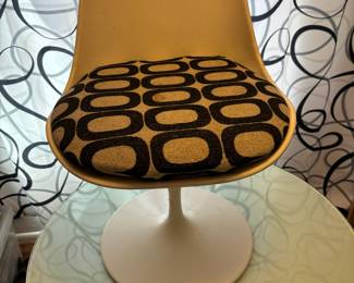 3 Piece Tulip Dining Set with White/Black Geometric Design Cushions