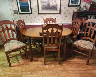 Very lean table and chairs 