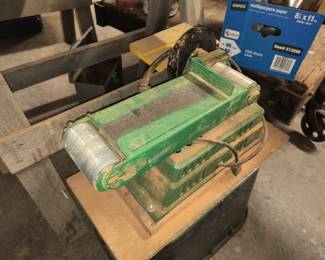 Belt sander