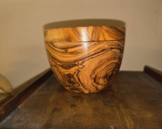 Burl wood bowl with lid