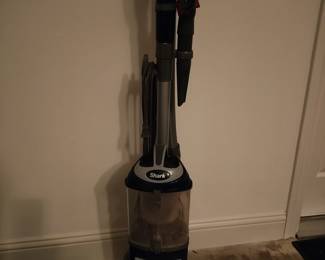 Shark Navigator Lift-Away Deluxe Vacuum Cleaner