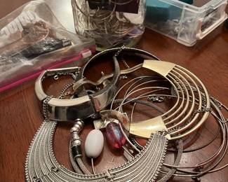 COSTUME COLLARS
