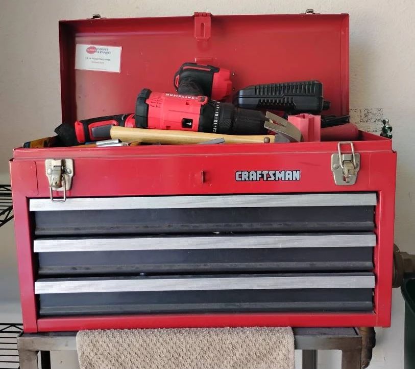 EM116VCraftsman Tool Chest with tools