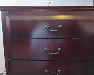 EM121Traditional Wood Drawer Dressers