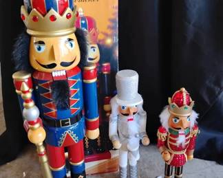 EM168Nutcrackers