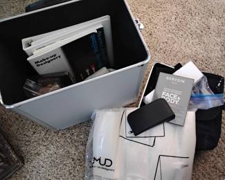 EM129Makeup Training Kit And Travel Case