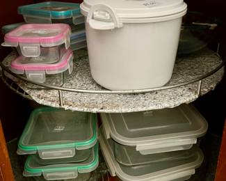 Glass storage dishes with snap lids