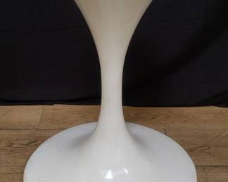 Eero Saarinen style tulip pedestal table